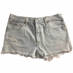 Levi’s light wash distressed high rise shorts 32